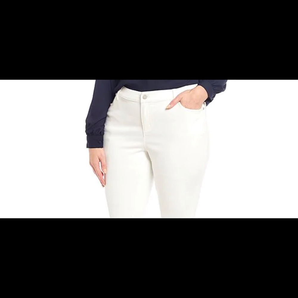 VINCE CAMUTO WHITE JEANS
